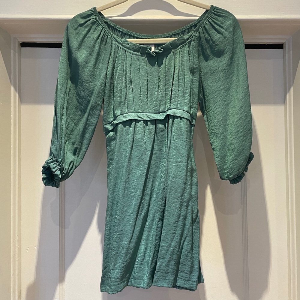Adorable tie back empire waist green top